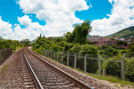 ��Խ����˫�򱼸�ʻ�Ϲ�����ҵ���쳵����