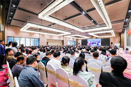 ��ó�쳵ʮ����2024��ó����á�����վ��Բ����Ļ��